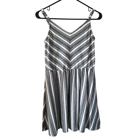Universal Thread Black White Striped V-Neck Fit and Flare Dress US Size S - Picture 1 of 9